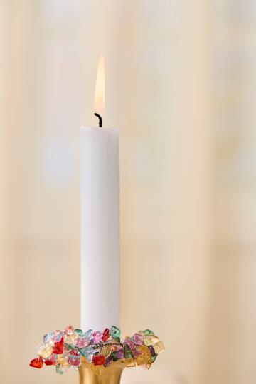 Candle holder colored beads