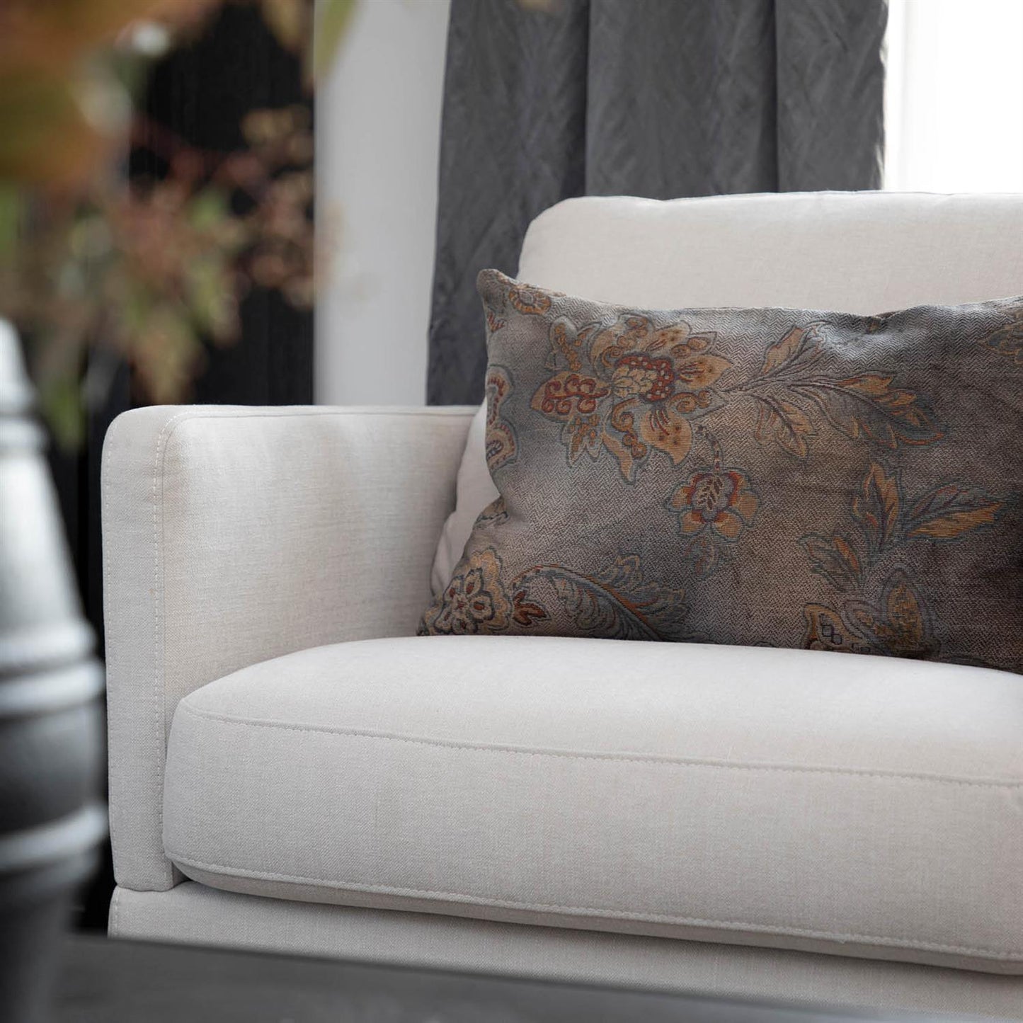 Putetrekk Miralago Flower Taupe 50x50 cm
