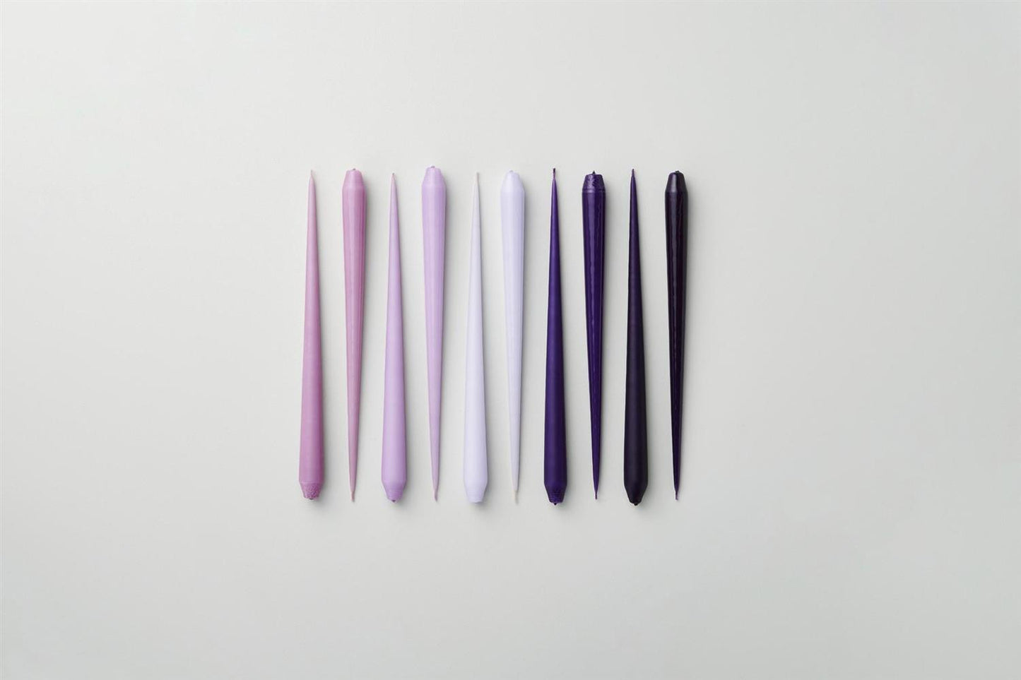 08/2 Dark Amethyst lacquer candle 32 cm