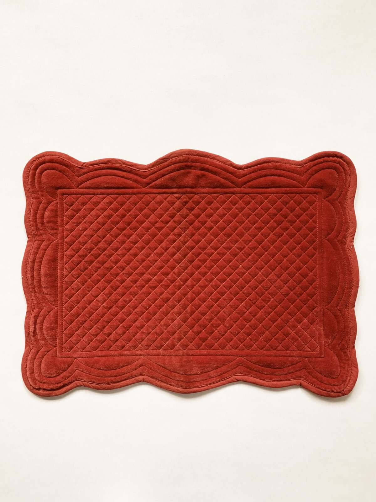 Spisebrikke quiltet rød velour 35x50 cm