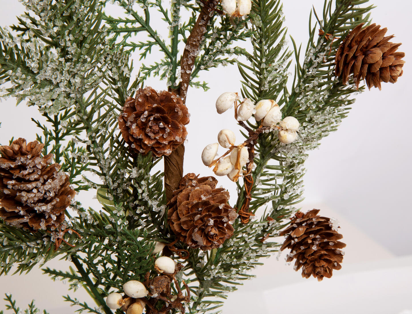 Twig w/cones and berries 40 cm