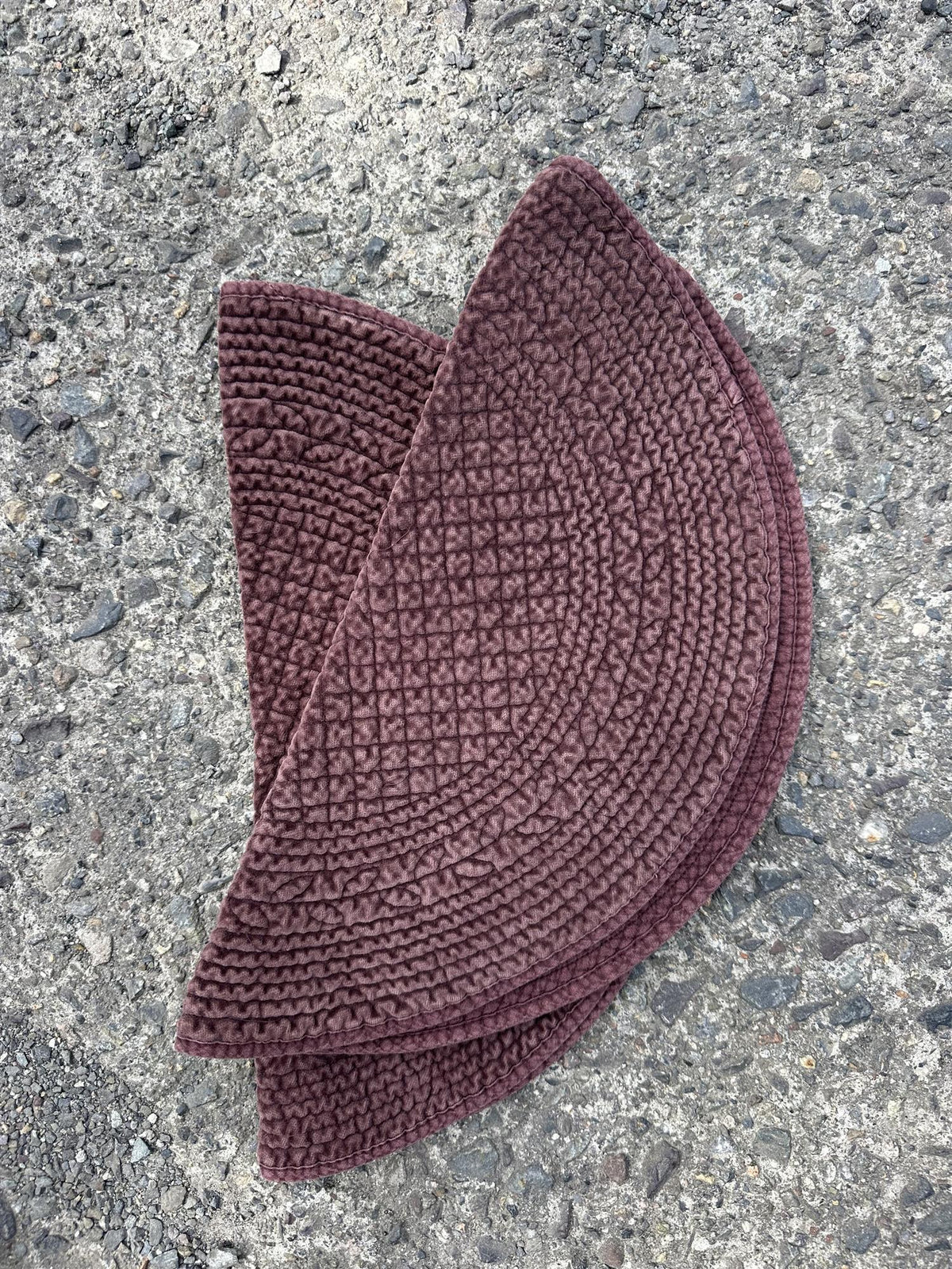 Spisebrikke rund velour Dark chocolate 40 cm