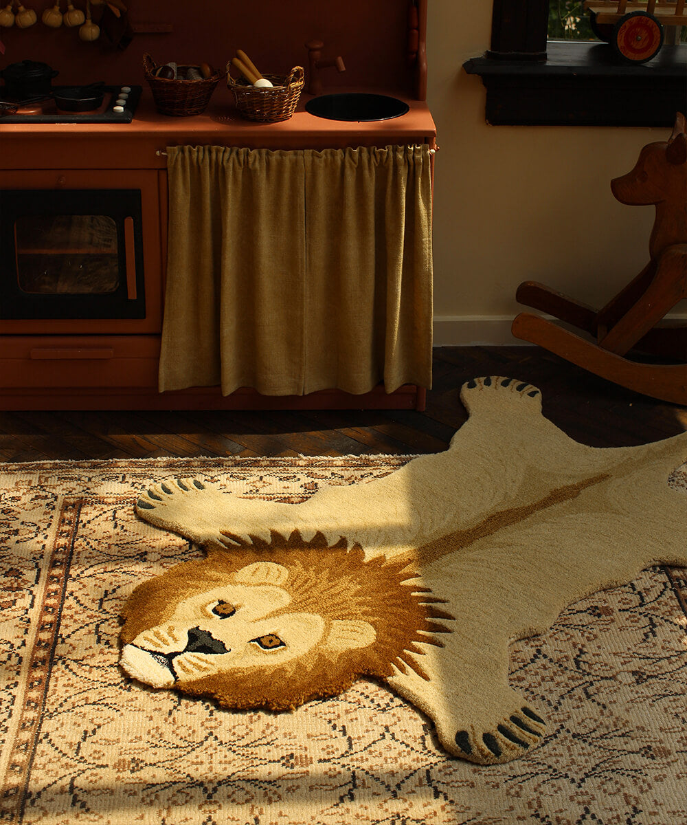 Moody Lion rug large