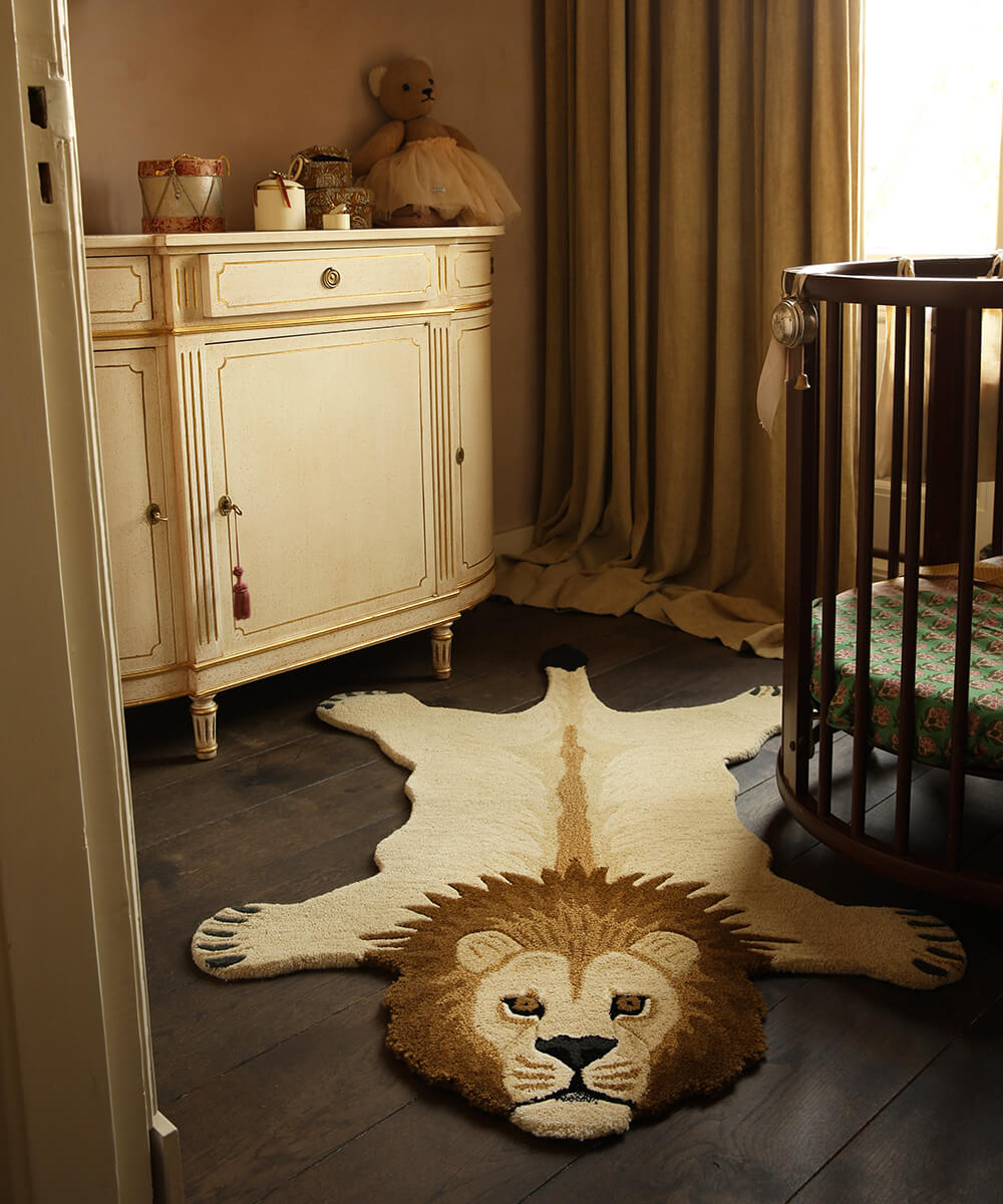 Moody Lion rug large