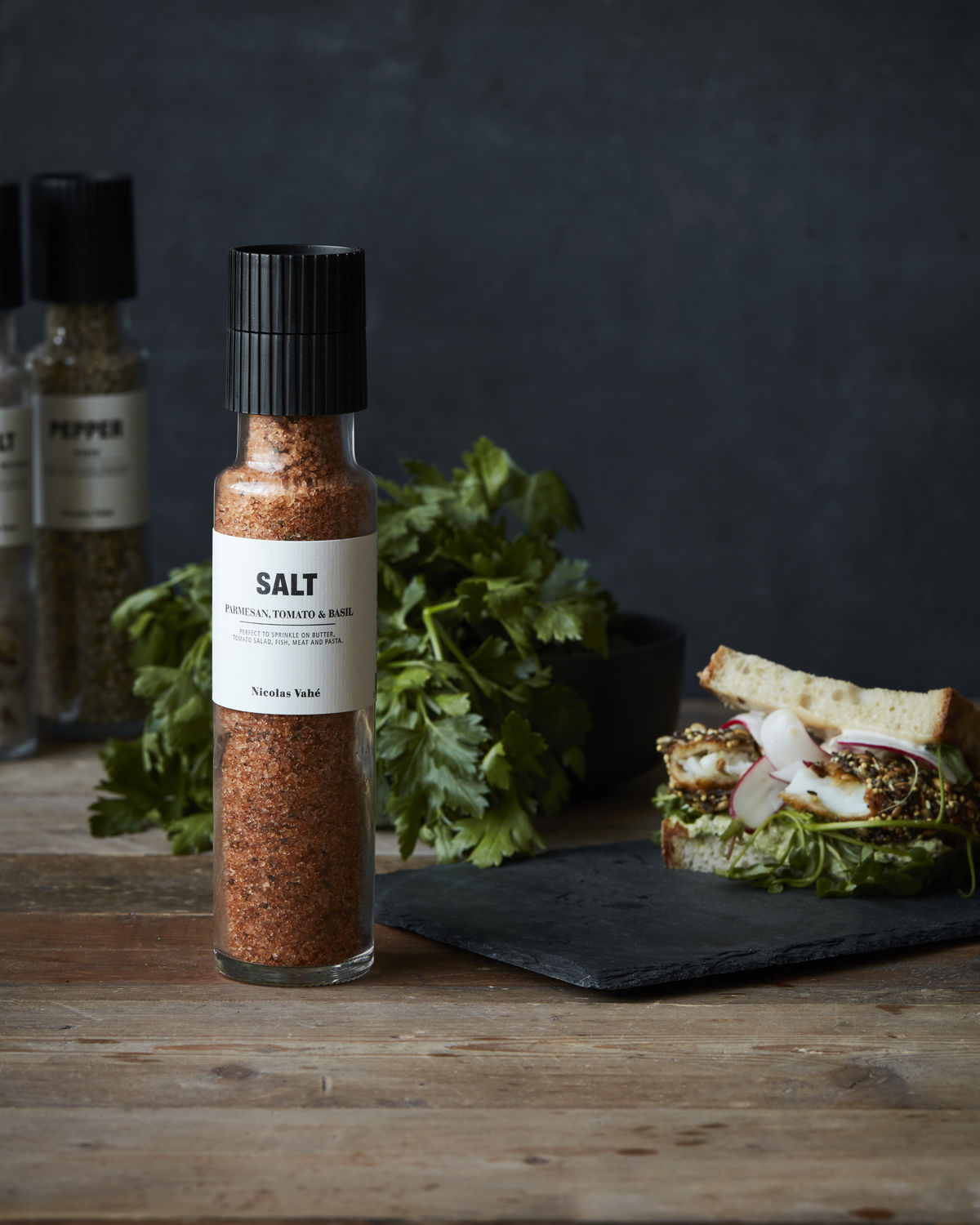 Salt parmesan, tomat og basilikum 300 gram