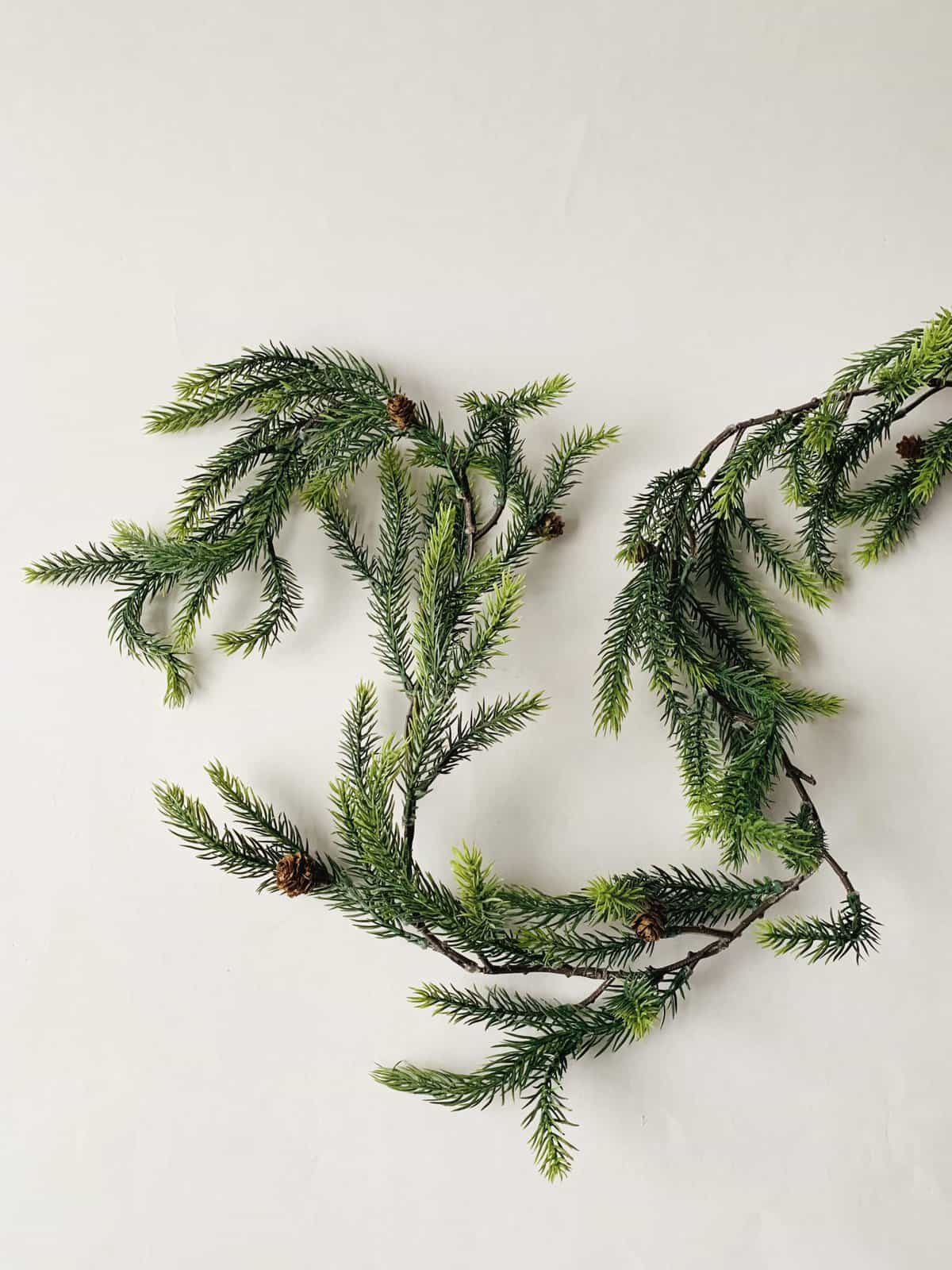 Small pine cone garland 150 cm