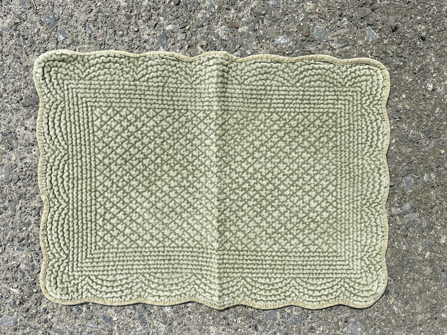 Spisebrikke velour Olivo