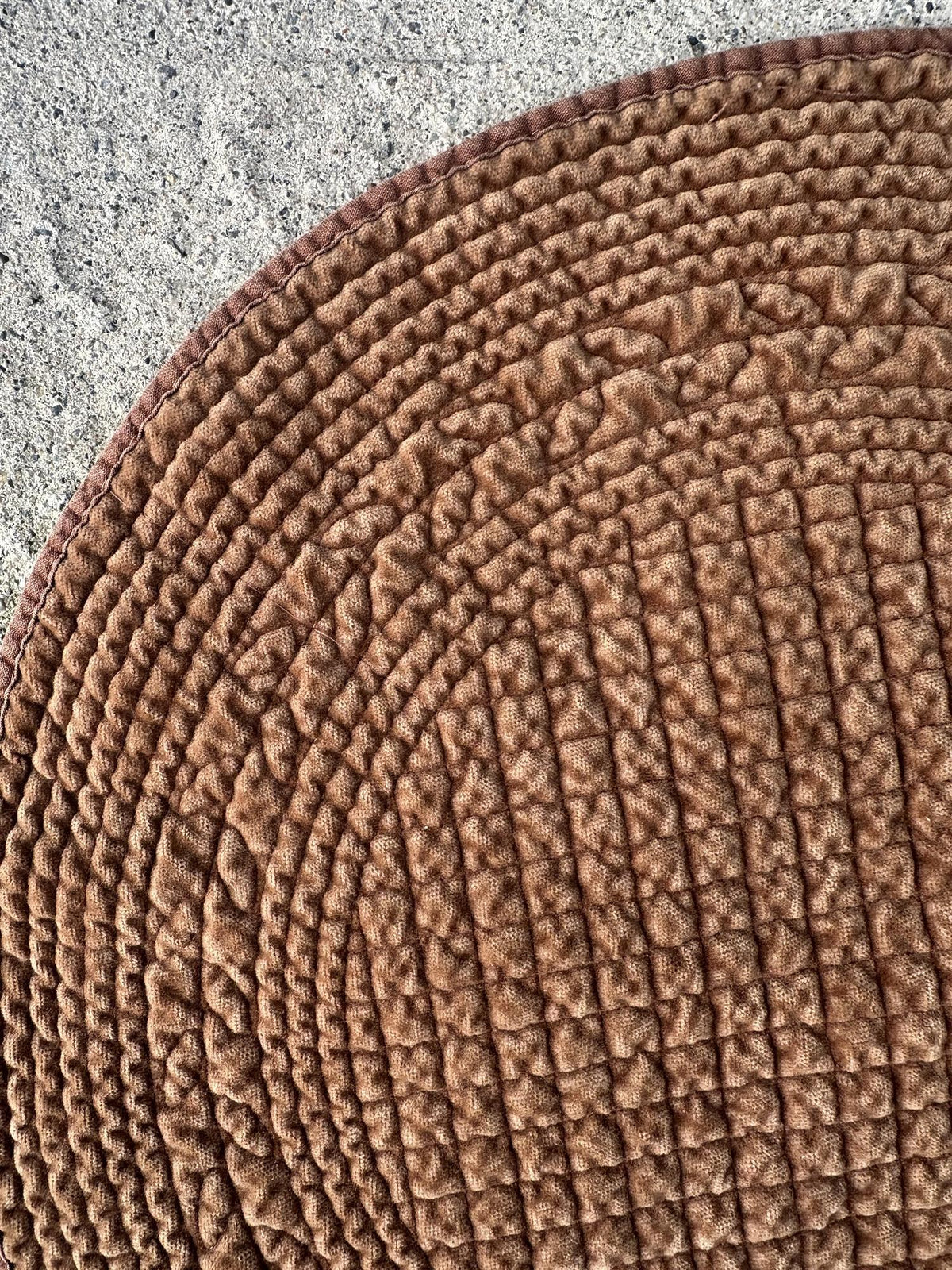 Spisebrikke velour rund Chocolate 40 cm
