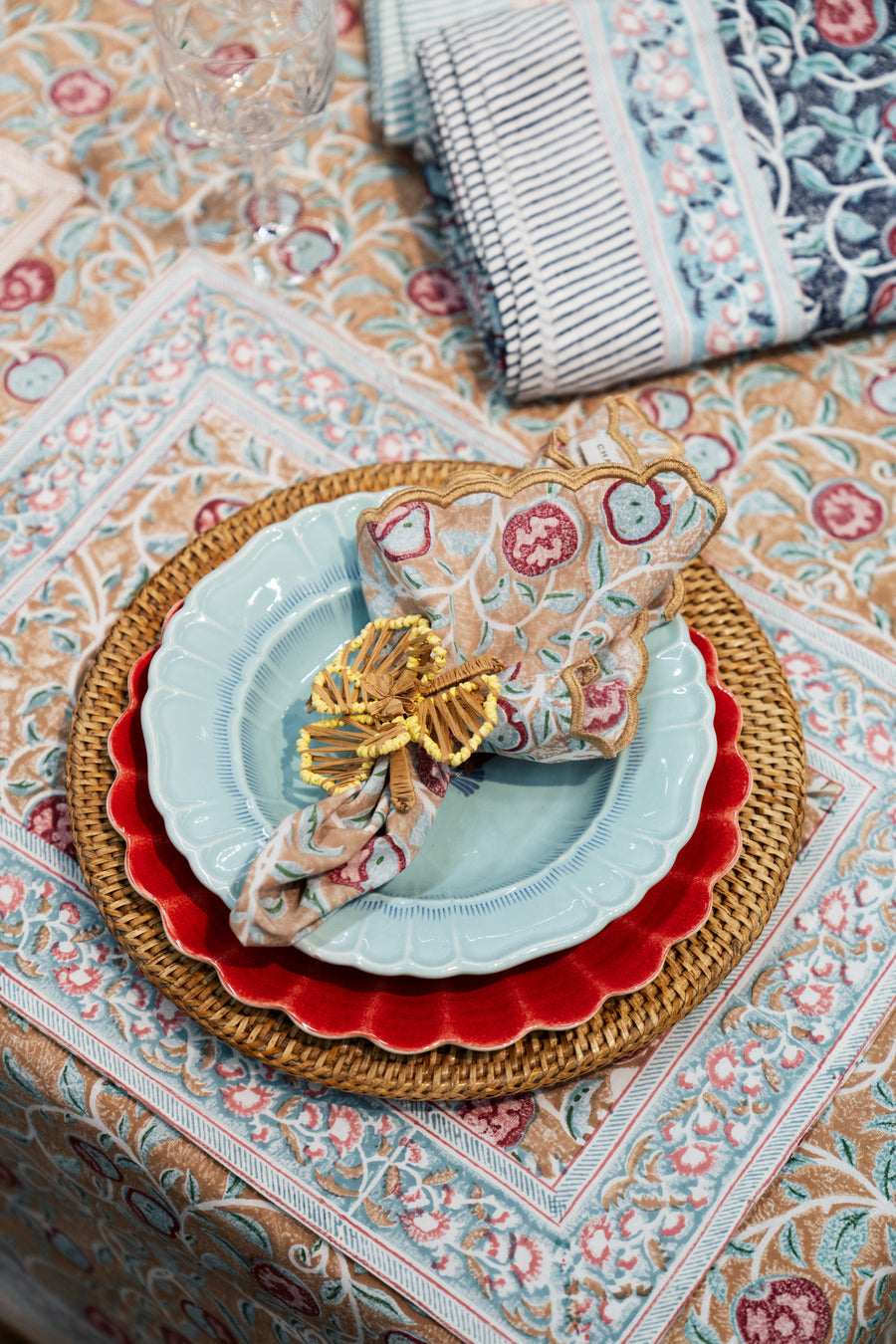 Tablecloth Apple beige round 160 cm