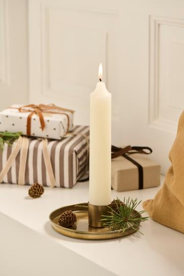 Magnetic candle holder for 3.8 cm candles