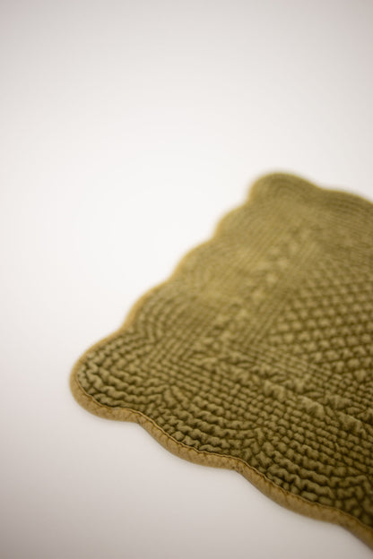 Delphine placemat olive