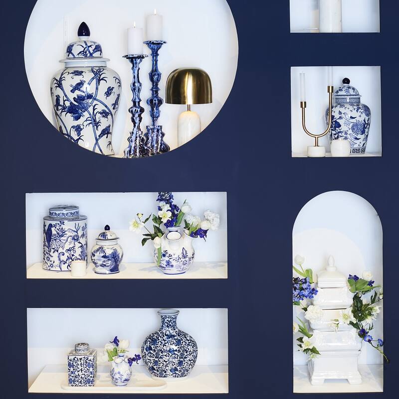 Decorative jar blue and white 19 cm