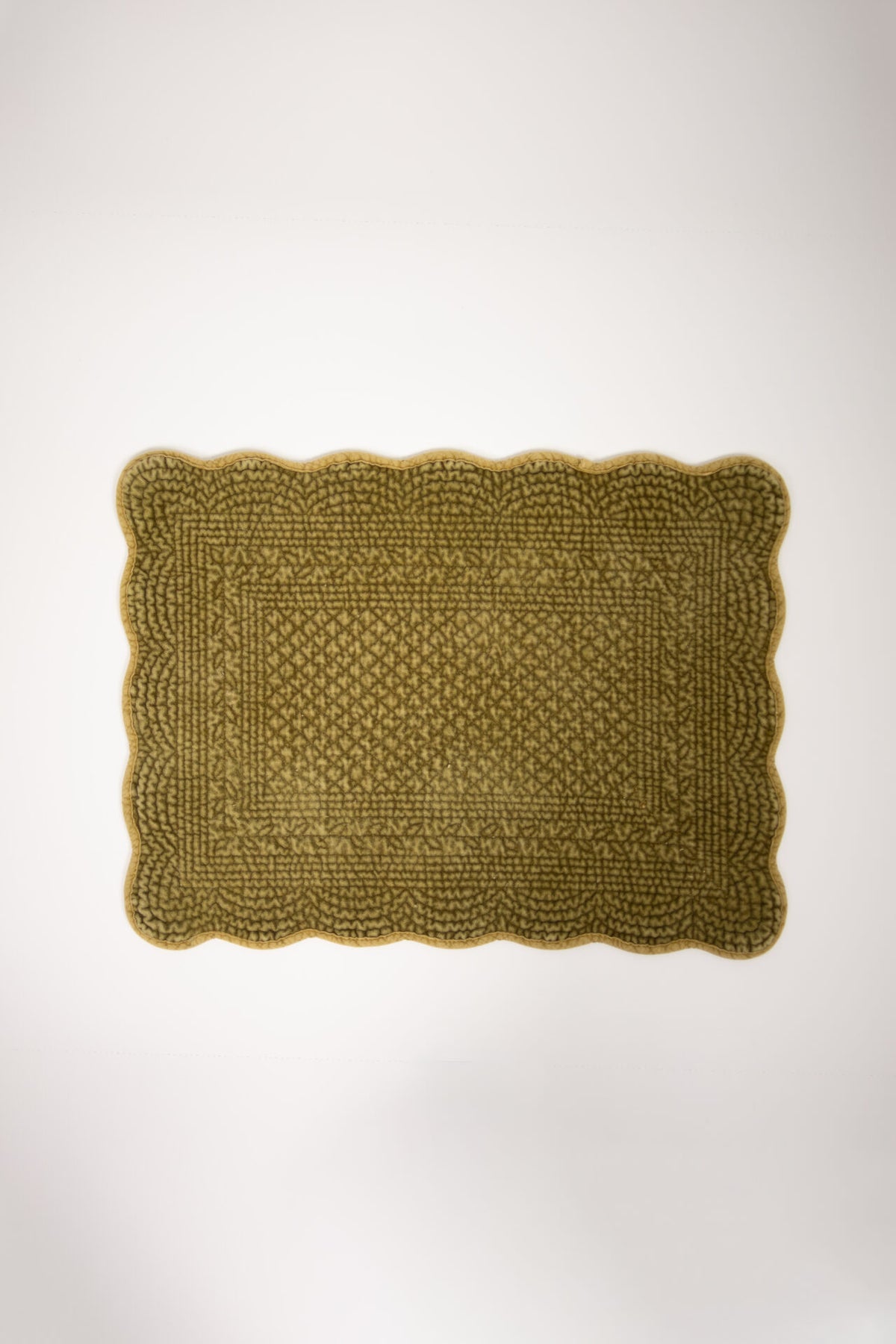 Delphine placemat olive