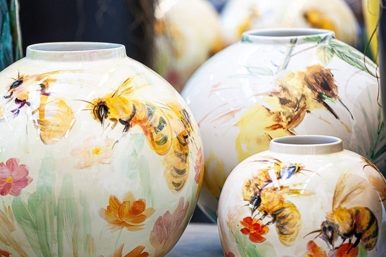 Porcelain vase bees white 23x25 cm