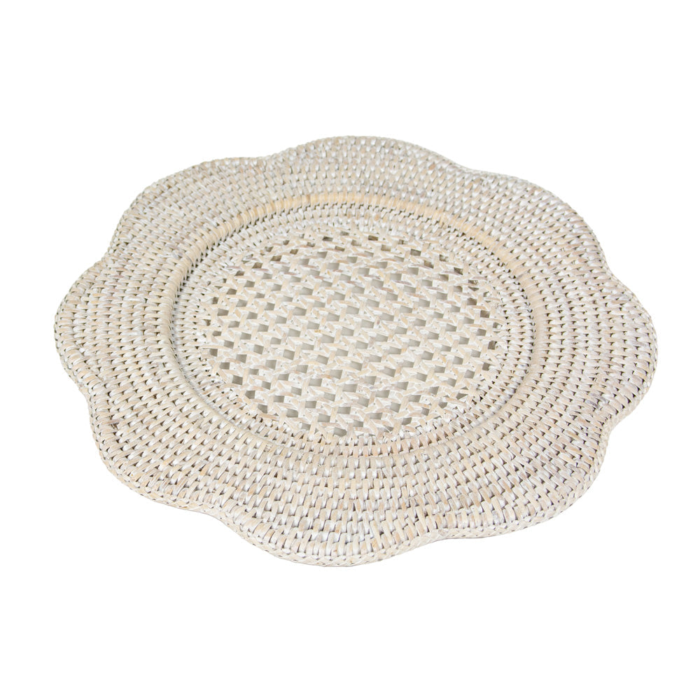 Charger plate rattan scallop