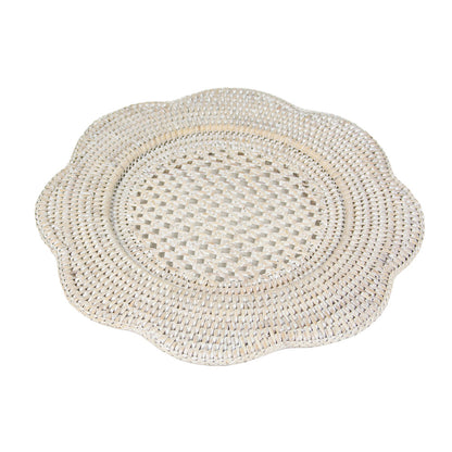 Charger plate rattan scallop