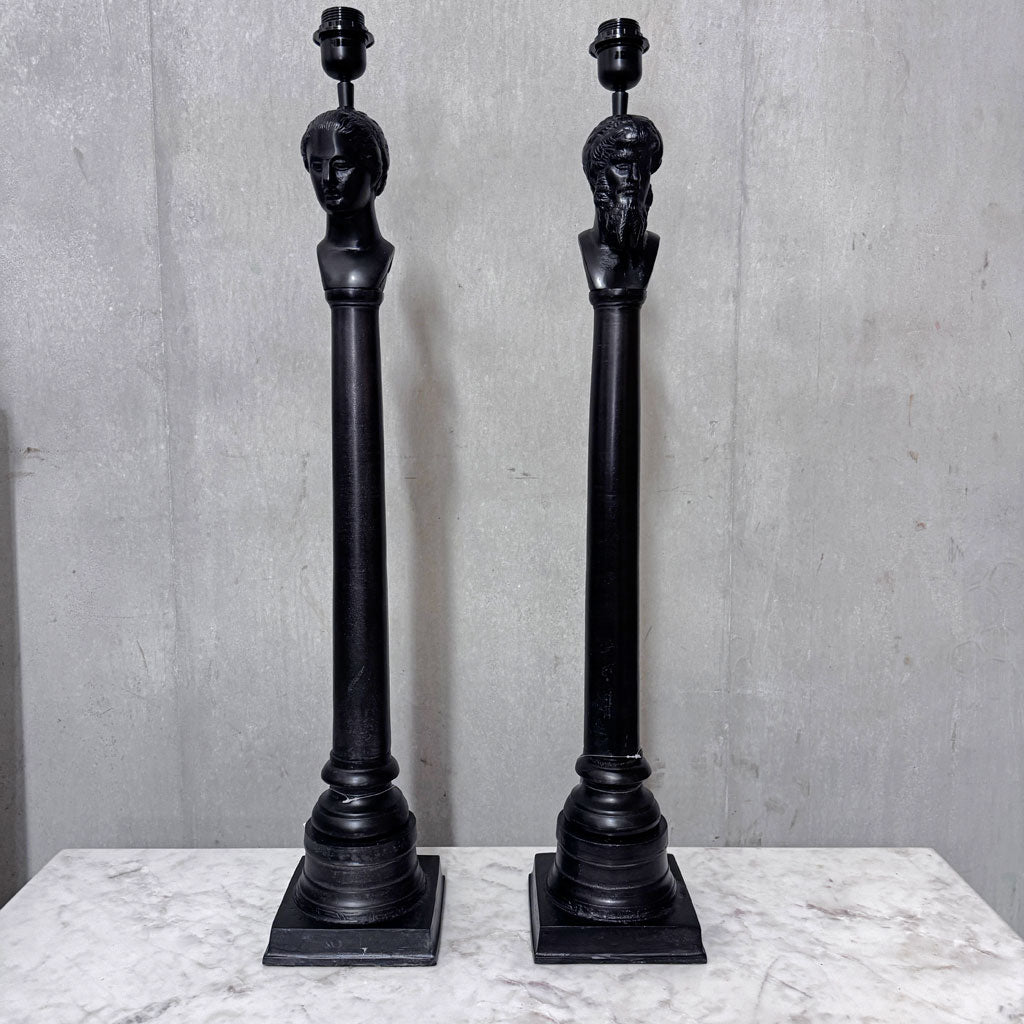 Bordlampe dame svart m/skjerm