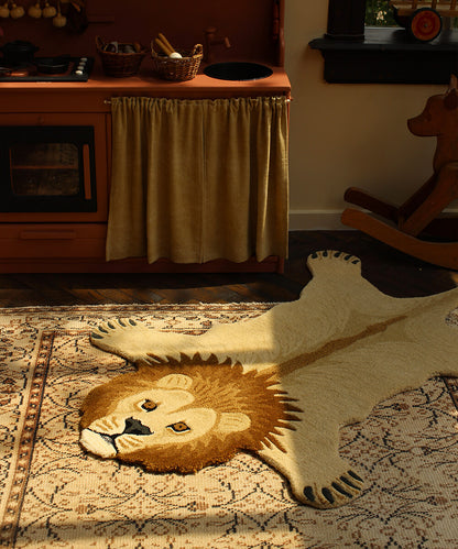 Moody Lion rug large