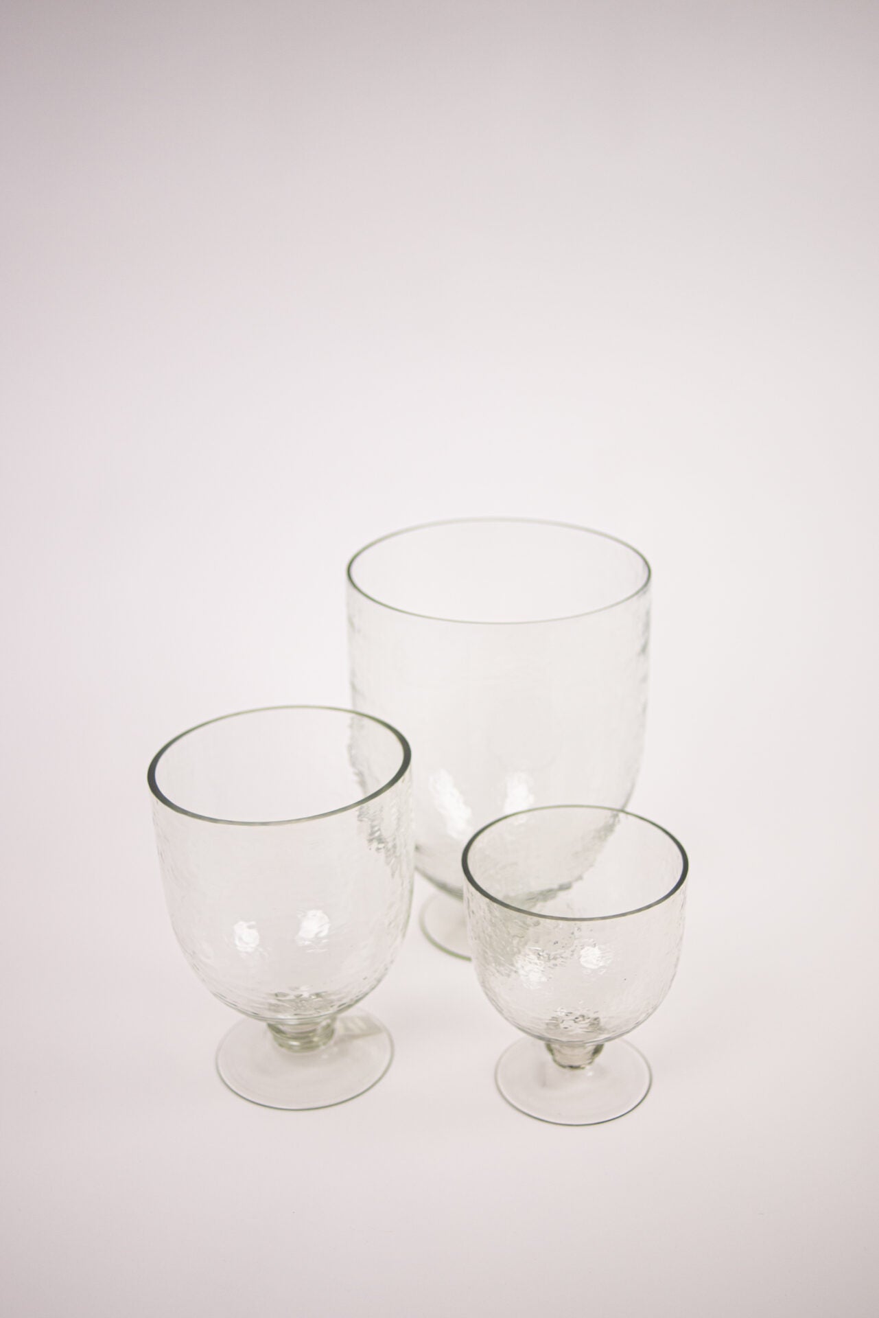 Lisa hamret vase på stett 32 cm