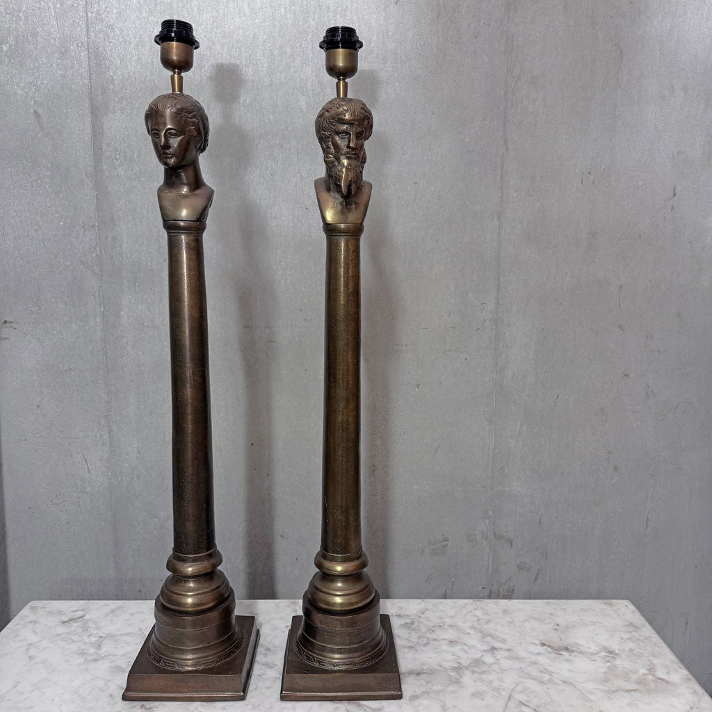 Bordlampe dame m/skjerm gull