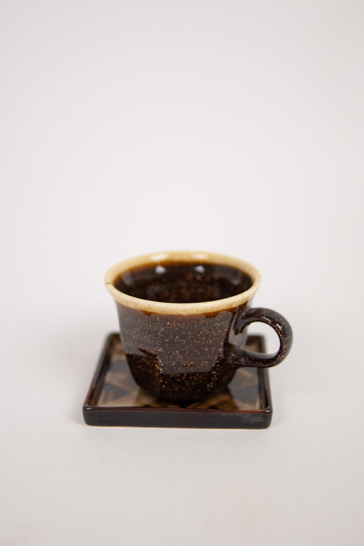 Check cup w/saucer brown
