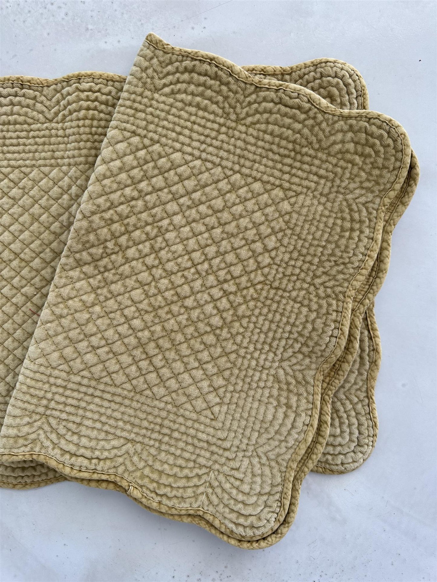 Spisebrikke velour Dijon