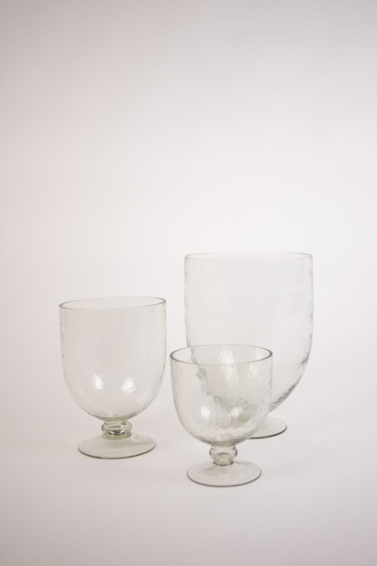 Lisa hamret vase på stett 32 cm