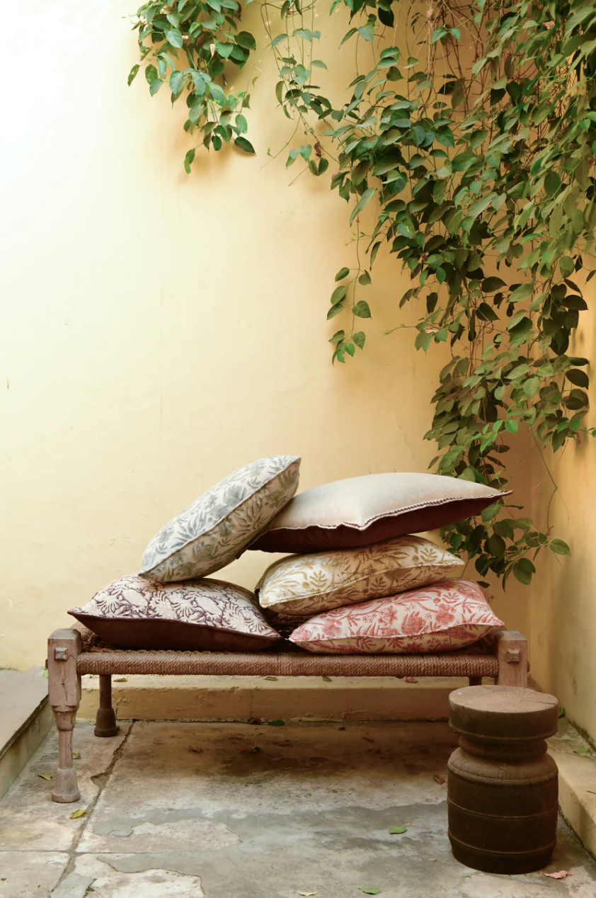 Putetrekk Velvet & Linen Embroidery Brown 50x50 cm