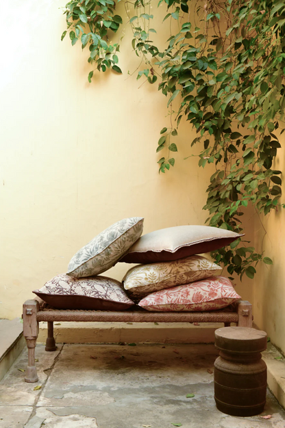 Putetrekk Velvet & Linen Embroidery Brown 50x50 cm