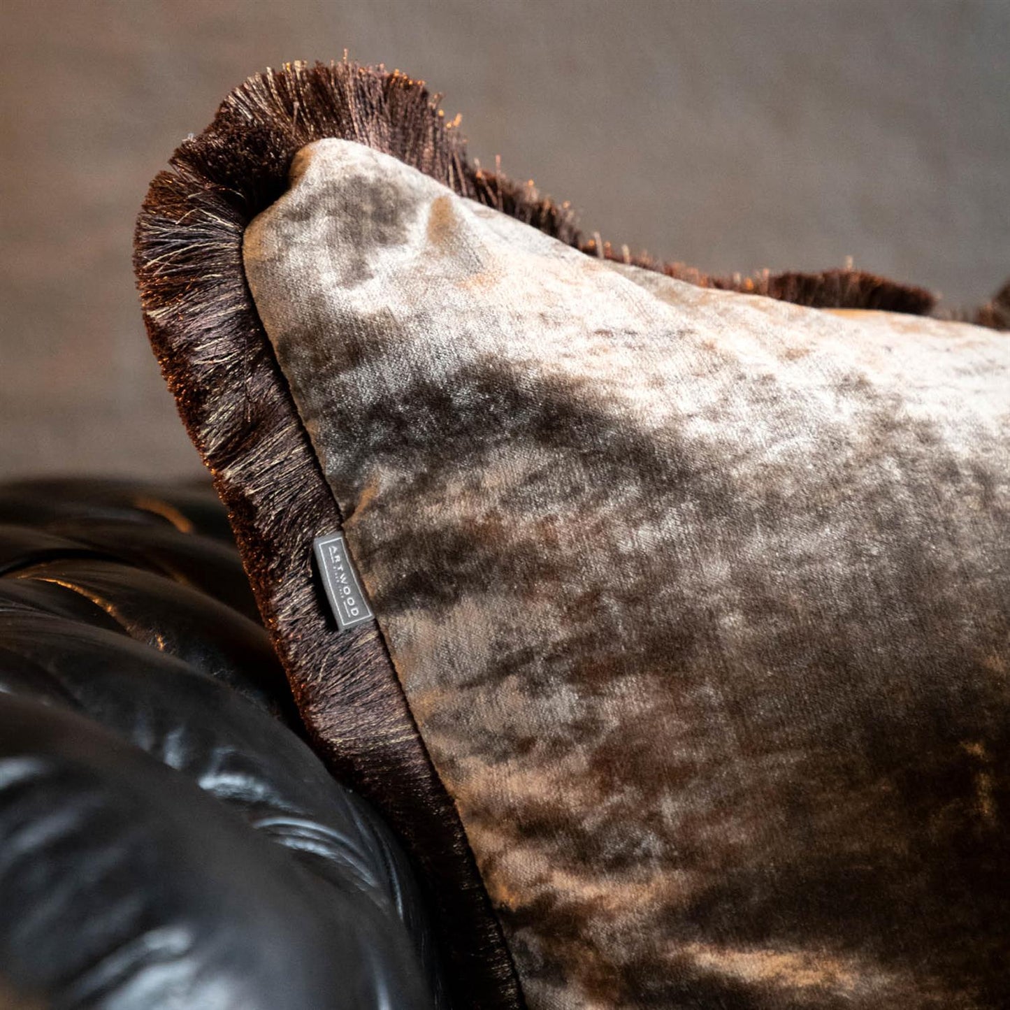 Pillowcase Garda Velvet Taupe fringe 50x50 cm