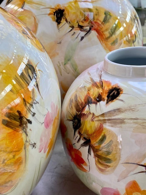 Porcelain vase bees white 23x25 cm