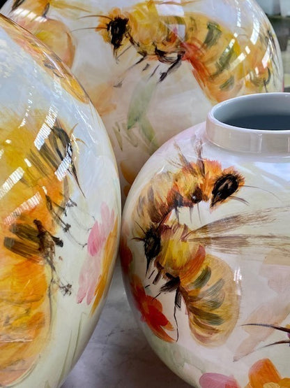 Porcelain vase bees white 23x25 cm